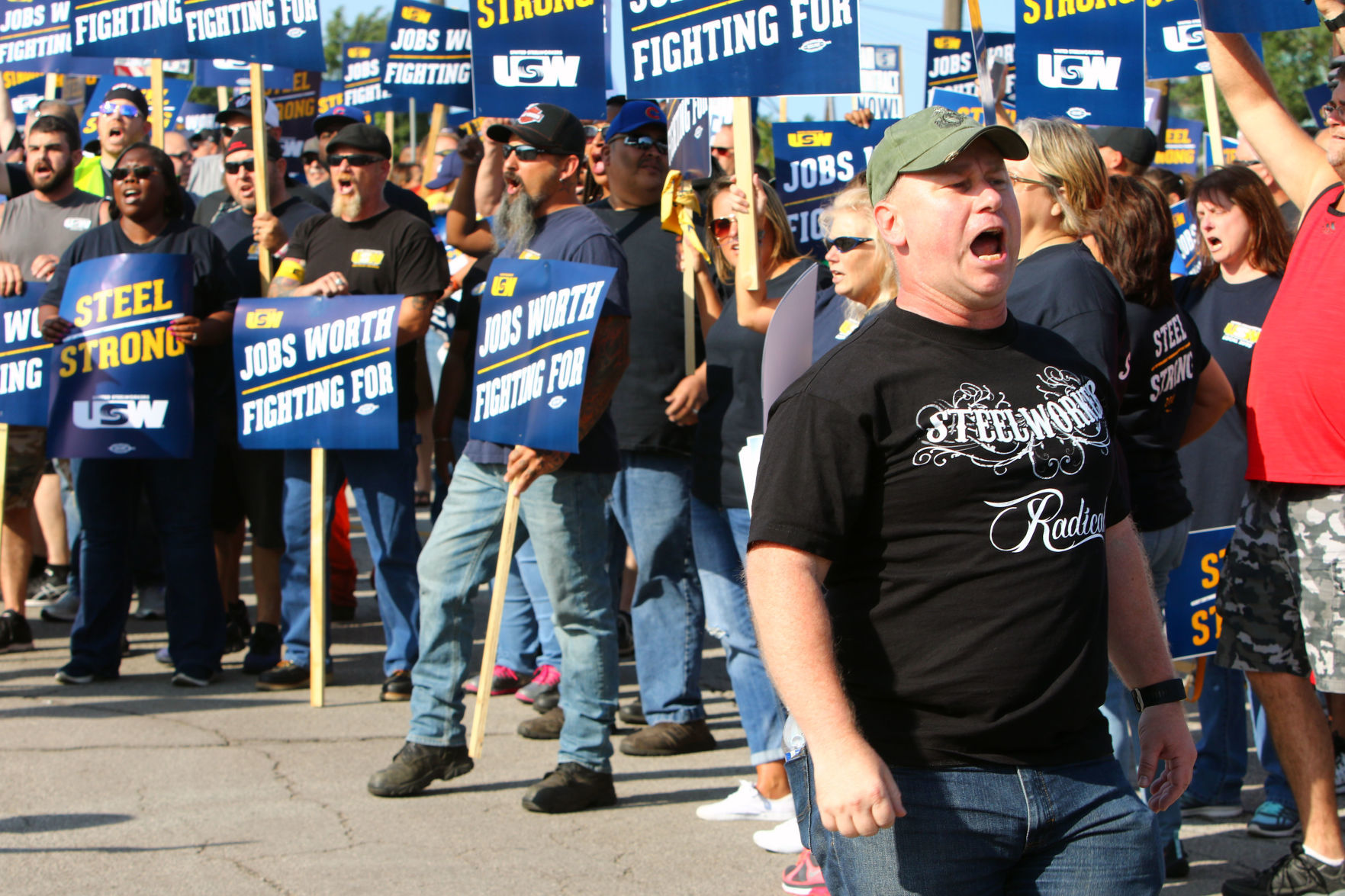 Steelworkers rally in Gary